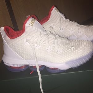 Lebron XVI LOW